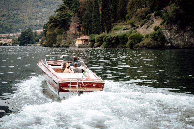 lake como,boat,wooden boat,