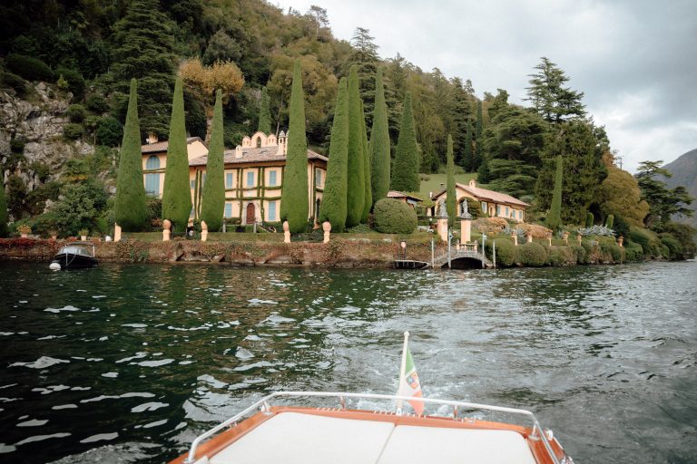 lake como,boat,wooden boat,